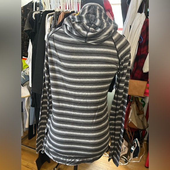 Long Sleeve Hooded Shirt XSmall - Picture 5 of 6